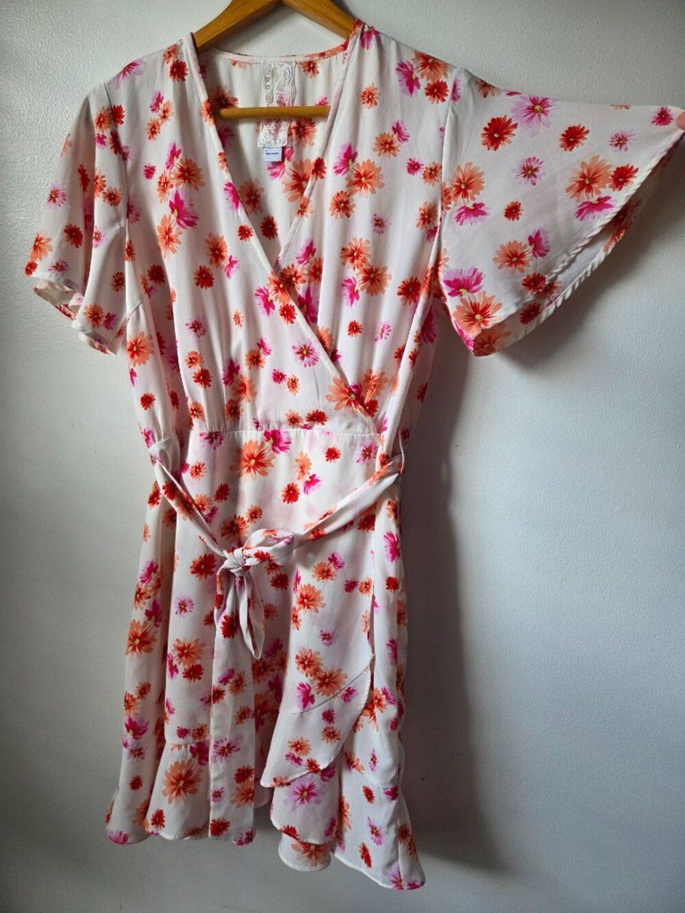 EUC LIKE NEW SADIE & SAGE FLORAL WRAP BELTED SHORT DRESS SIZE LARGE